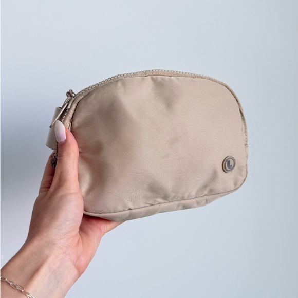 Lolë | Belt Bag - Picture 1 of 4